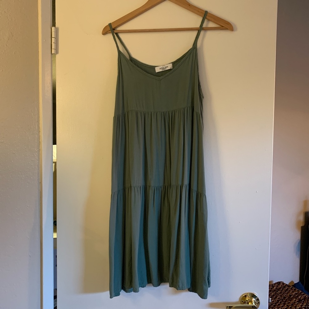 CarlyJean Los Angeles Babydoll midi dress